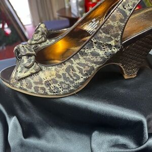 Ann Klein leopard sling pumps